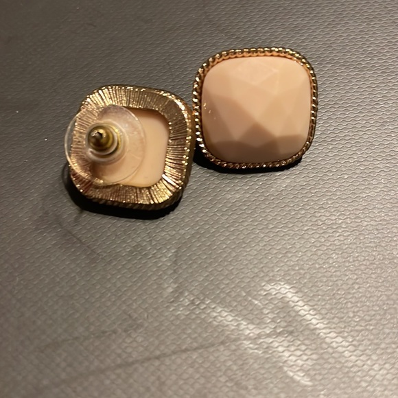 Express Earrings - Picture 2 of 3